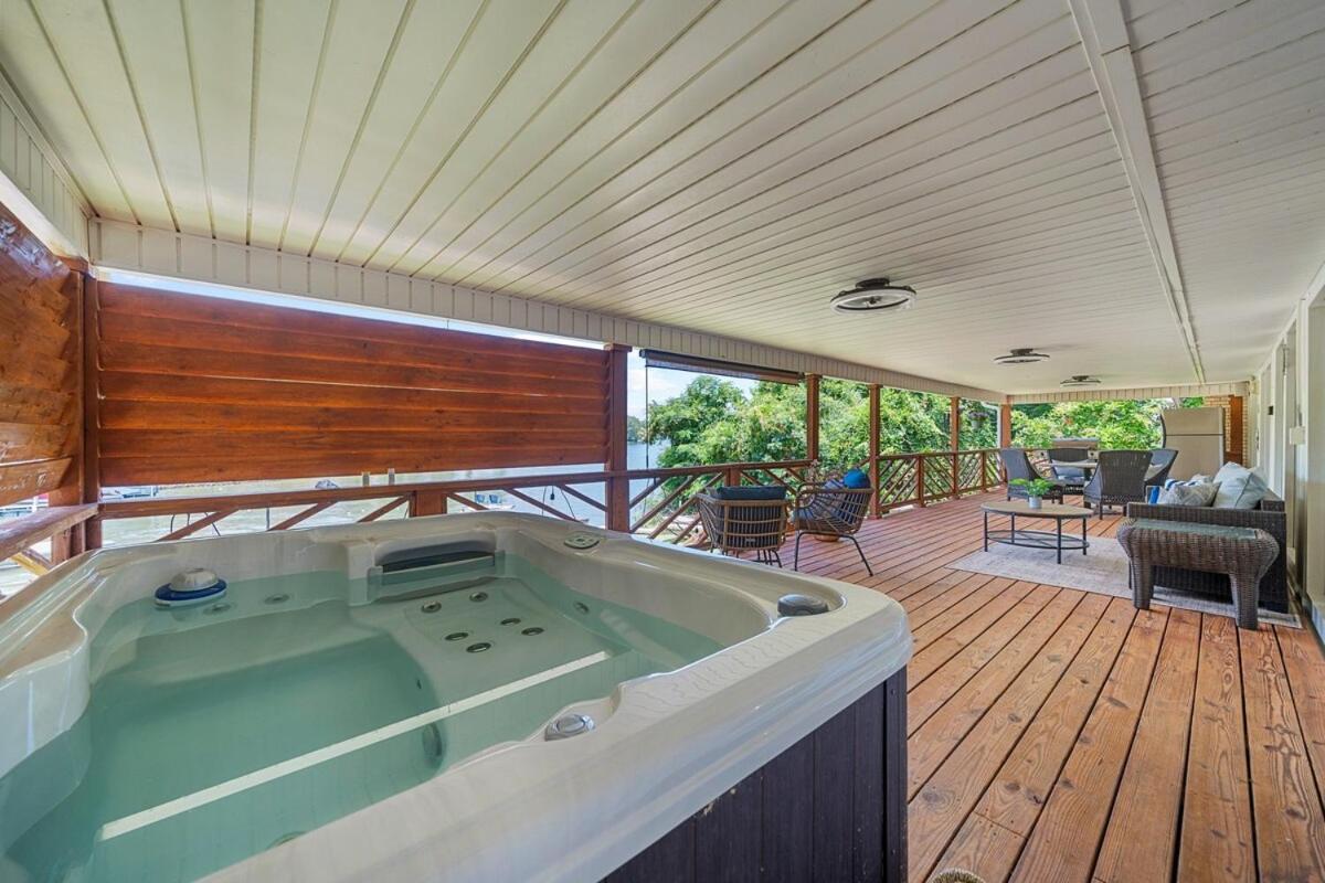 Steps To The Lake, Game Room & More! Sleeps 9 Lake Hamilton Екстер'єр фото