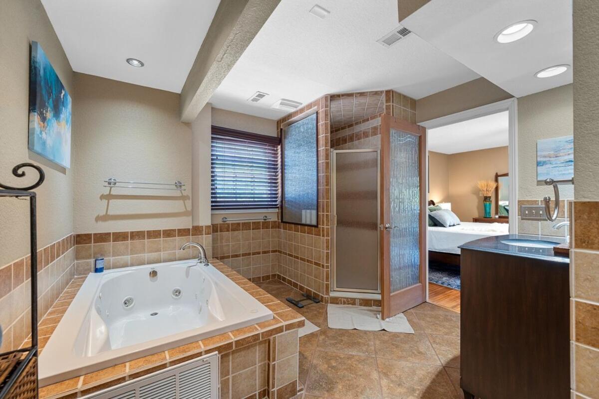 Steps To The Lake, Game Room & More! Sleeps 9 Lake Hamilton Екстер'єр фото