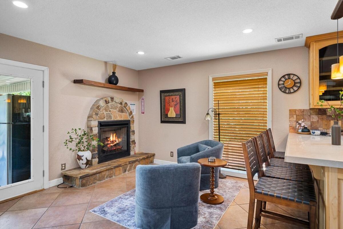 Steps To The Lake, Game Room & More! Sleeps 9 Lake Hamilton Екстер'єр фото